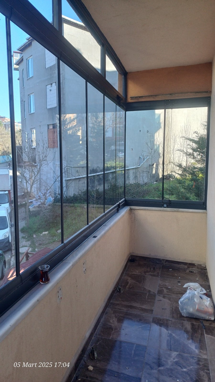 Cam Balkon Temizliği ve Bakımı: Raylar, Teker ve Fitiller İçin Rehber - Teknik Dizayn Alüminyum