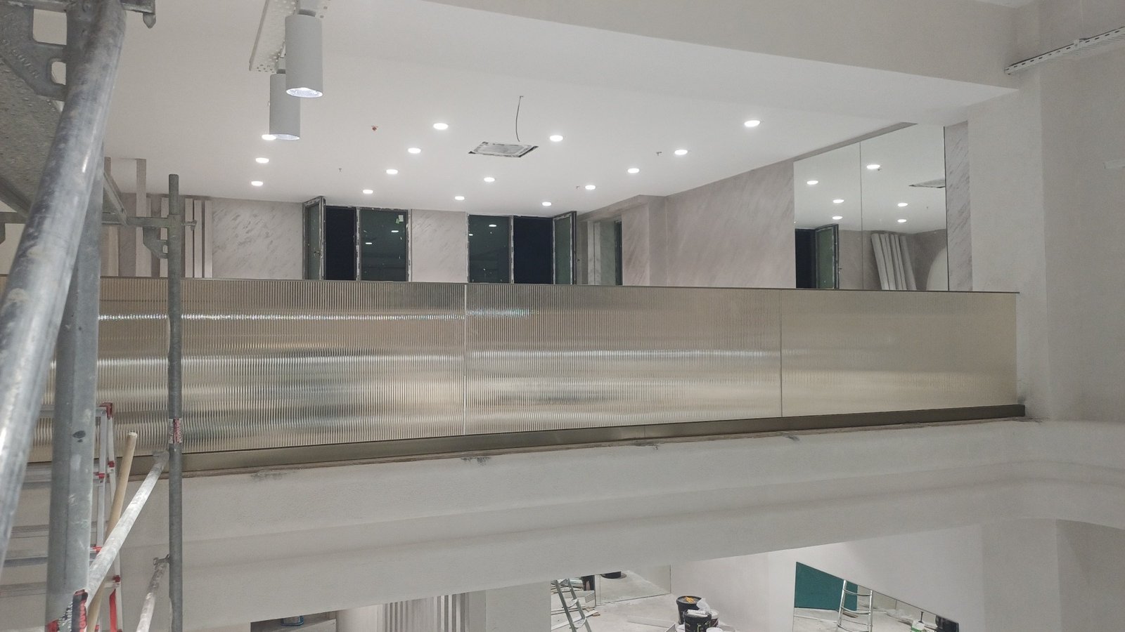 Balkon Korkuluğu Yüksekliği Kaç cm Olmalı? Ölçüler, Boşluklar ve Güvenlik - Teknik Dizayn Alüminyum